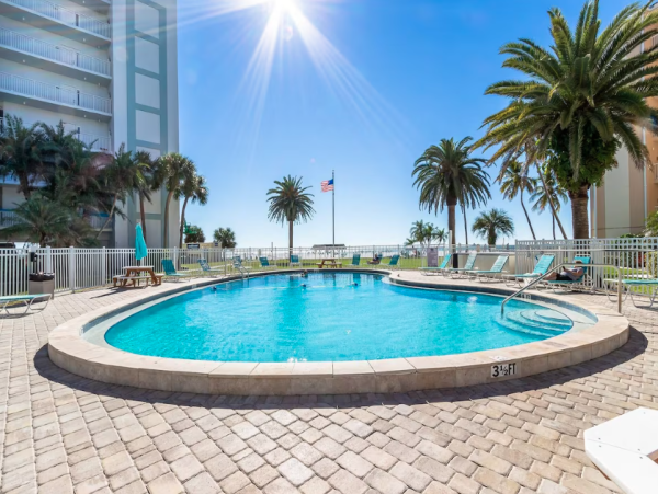 Siesta Key Beachfront Bliss - Steps from the Sand